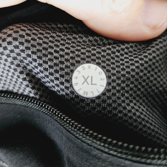 LULULEMON | Surge linerless stretch athletic gym shorts 5" - Picture 5 of 10